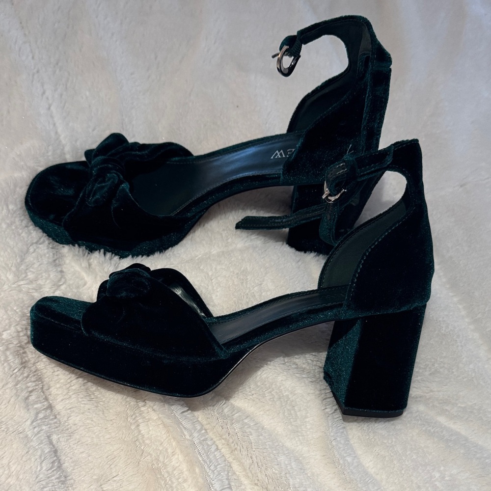 J Crew Velvety Green platforms - Picture 2 of 2